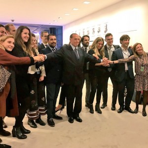 Berlusconi con gli assistenti degli eurodeputati di Forza Italia