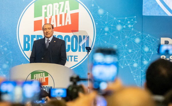 Silvio Berlusconi alla convention a Napoli
