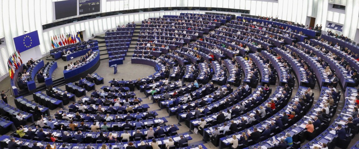 epa10000334 Member of European Parliament (MEP) during a voting session of the European Parliament in Strasbourg, France, 07 June 2022.  EPA/JULIEN WARNAND